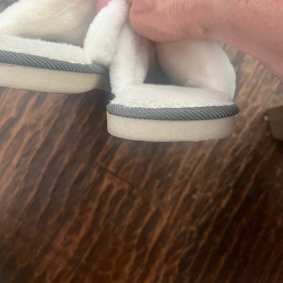 Slippers- corduroy/fuzzy soft material - Picture 2 of 3